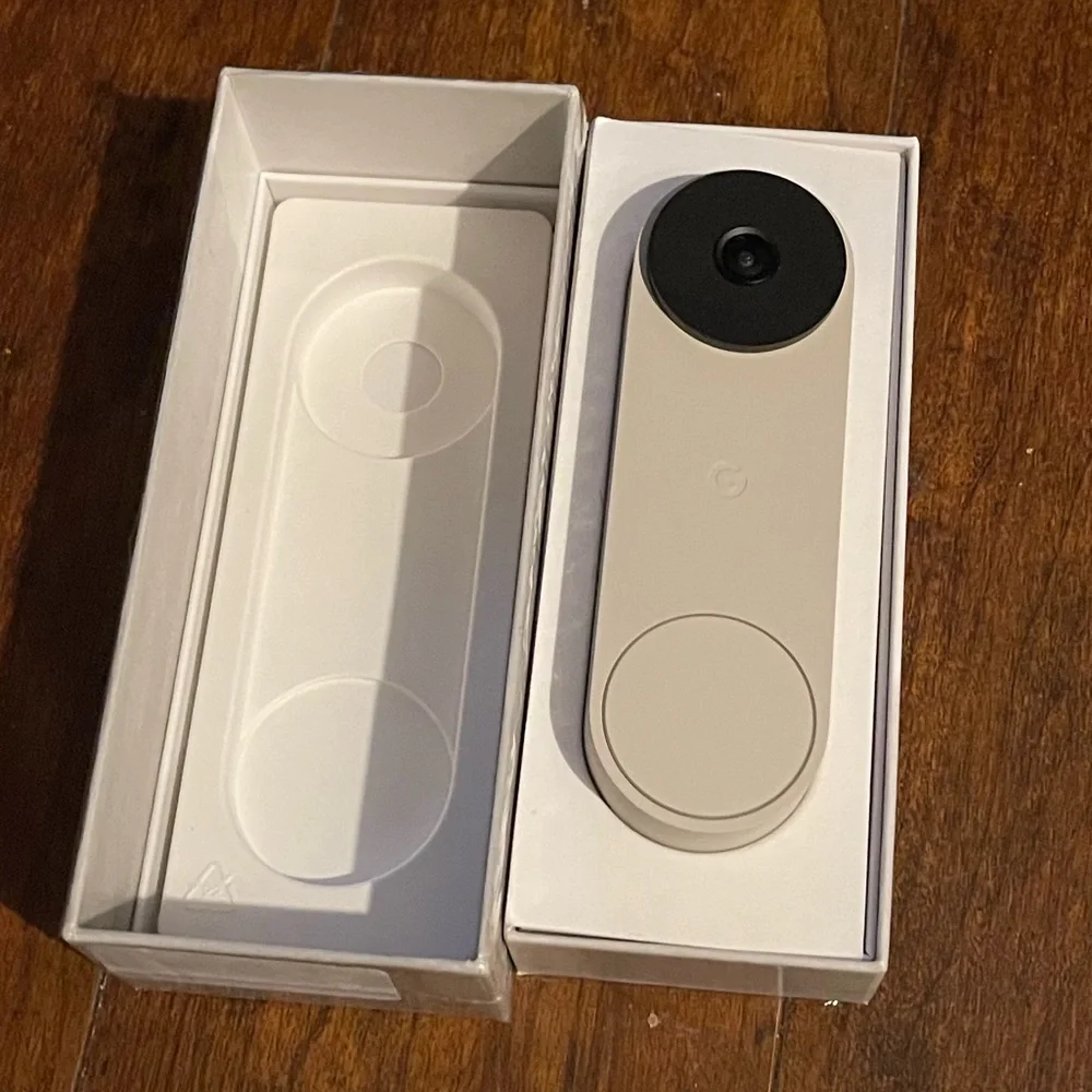NIB Google Nest Smart Doorbell in White and Black 2 generation
